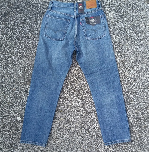 Levi's 501 Cropped Selvedge Jeans in Vintage Find - Picture 5 of 8